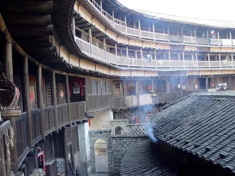 inside Hakka round house
