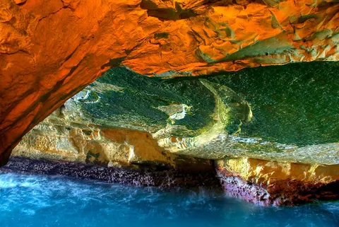 Rosh-Hanikra-Grottoes-2
